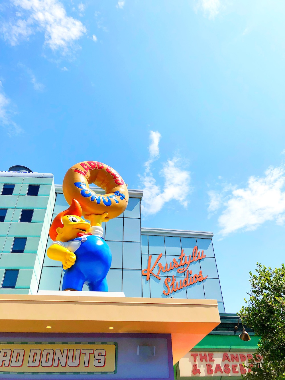 Lard lad donuts at universal studios Hollywood - livingmividaloca.com