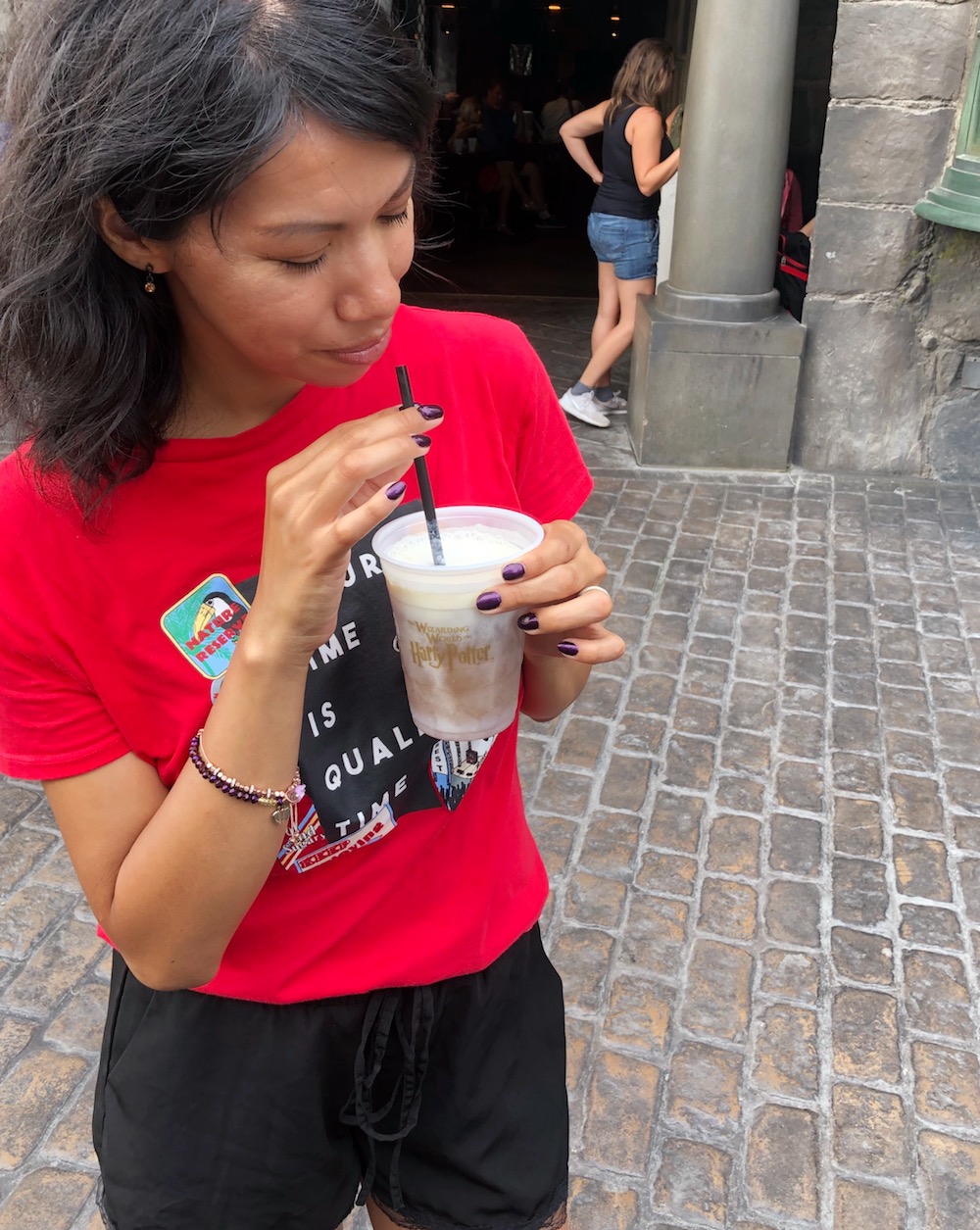latina mom drinking frozen butterbeer - livingmividaloca.com