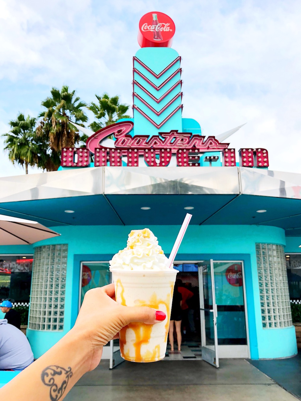 Chaos Caramel Apple Shake from Knott's Spooky Farm - livingmividaloca.com