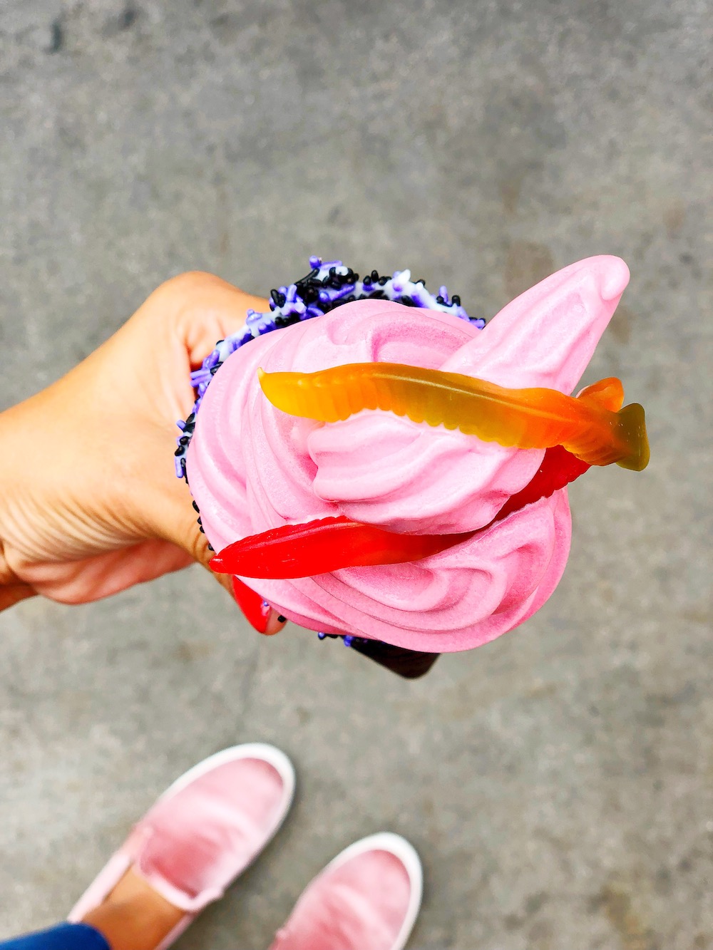 Knott's Dole Whip with Gummy Worms - livingmividaloca.com