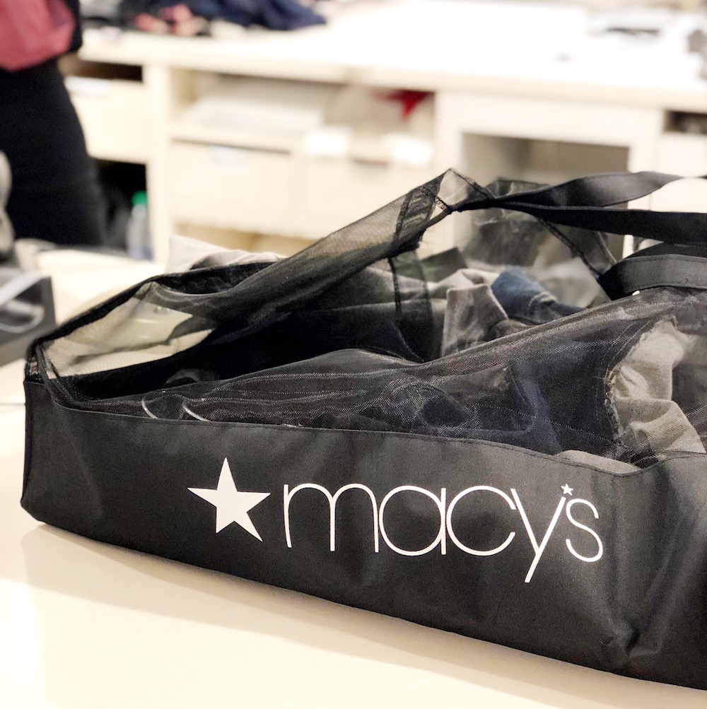 Macy's shopping bag | #livingmividaloca #shopmainplace #santaana #mainplacemall #macys #kidstyle #sportystyle