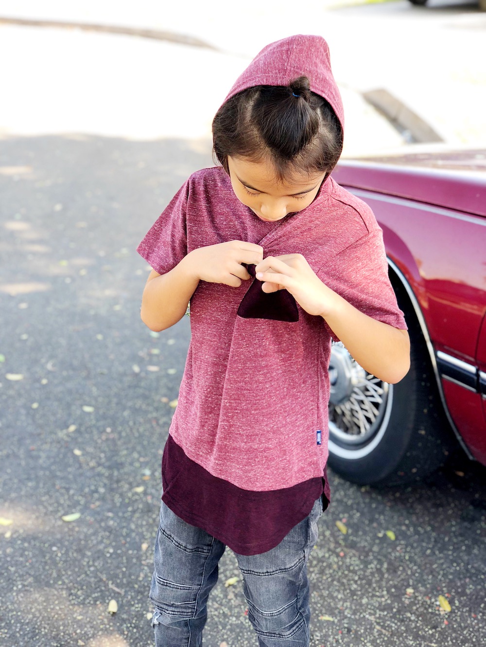 long t-shirt with a hoodie at Macy's at MainPlace Mall in Santa Ana | livingmividaloca.com | #livingmividaloca #shopmainplace #santaana #mainplacemall #macys #kidstyle #sportystyle