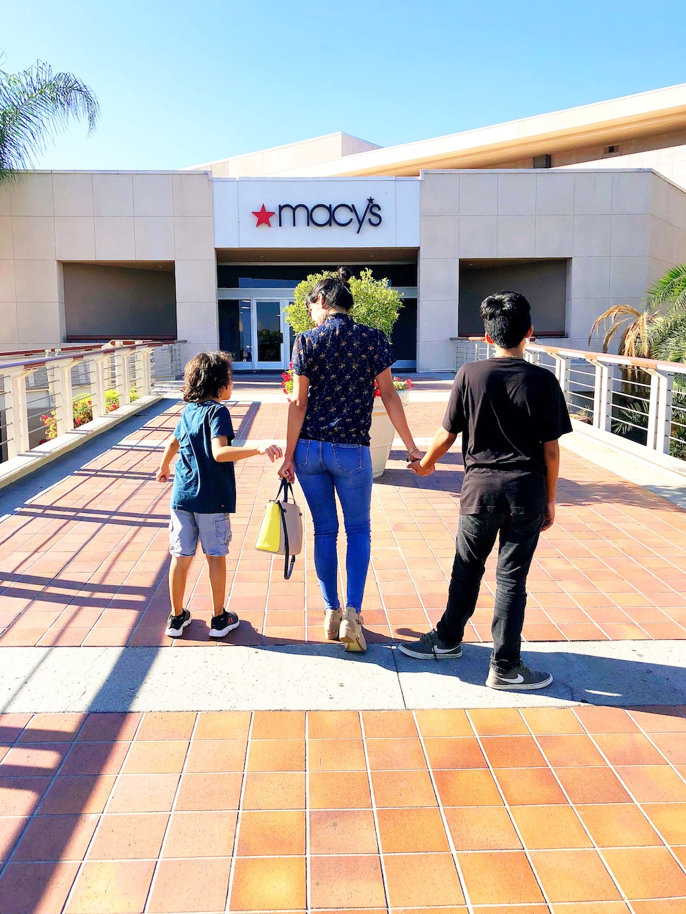 Macy's at MainPlace Mall offers a variety of fall looks! | livingmividaloca.com | #livingmividaloca #shopmainplace #santaana #mainplacemall #macys