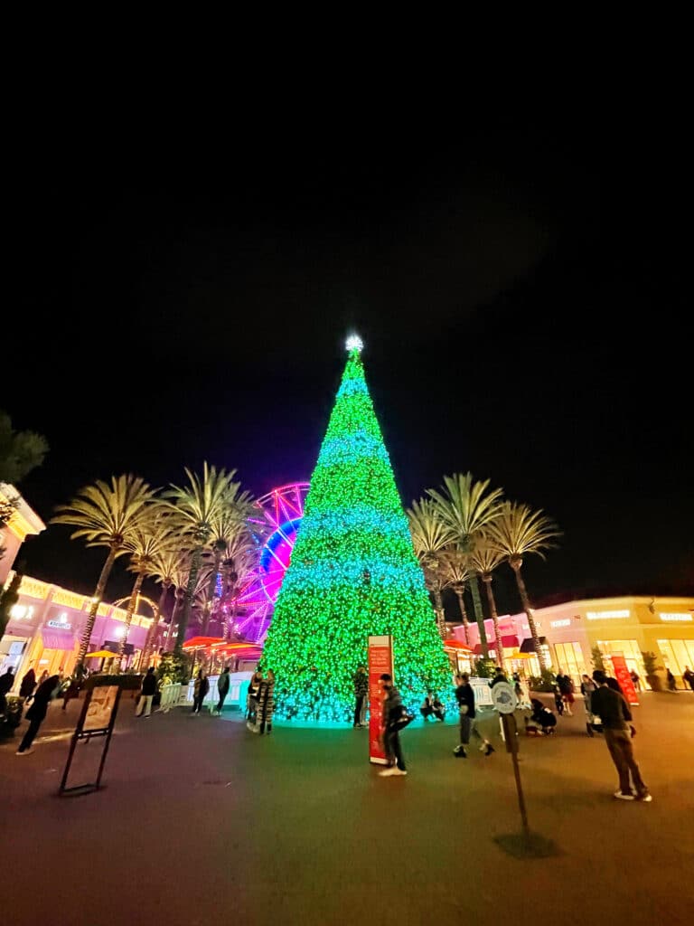 Christmas tree lighting ceremonies in Orange County - livingmividaloca.com