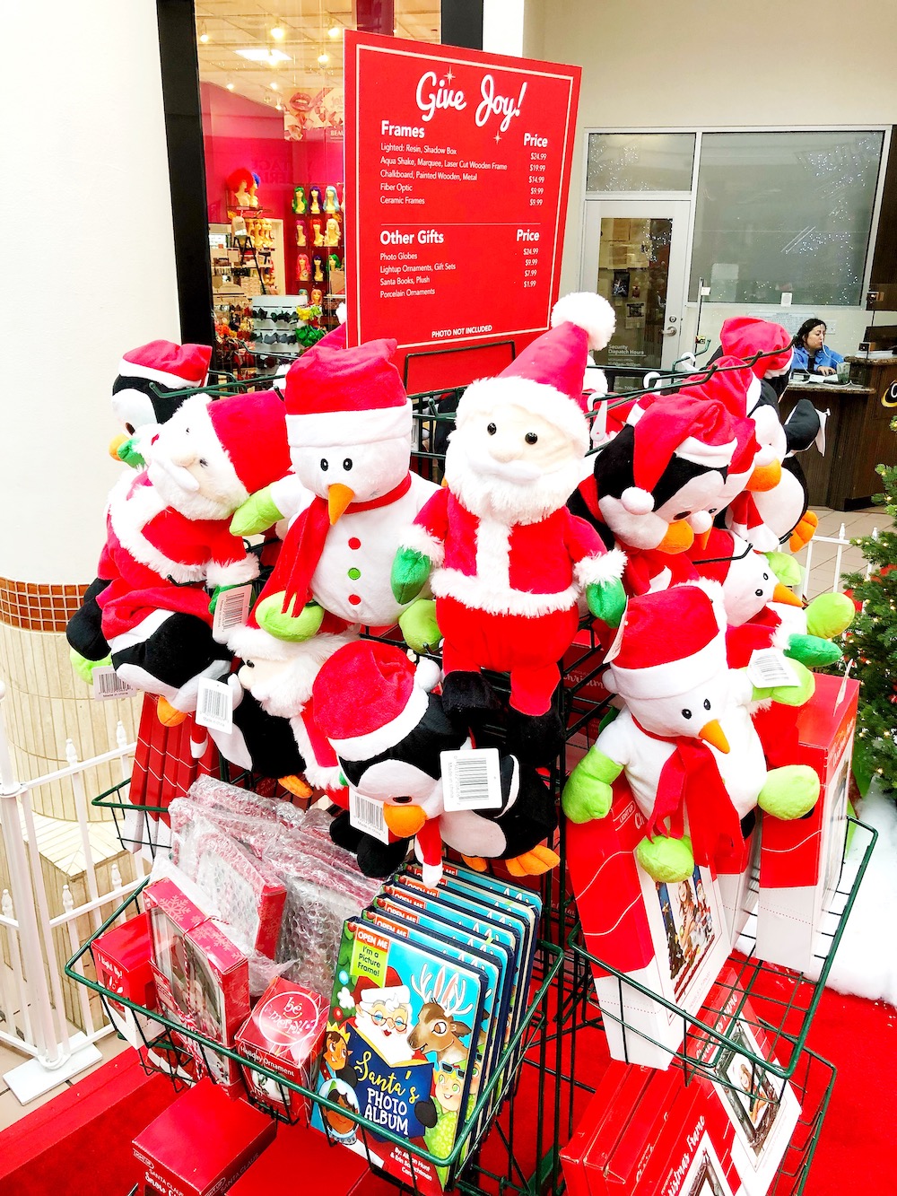 Holiday shopping and visiting Santa at MainPlace Mall in Santa Ana | LivingMiVidaLoca.com | #LivingMiVidaLoca #SantaAna #ShopMainPlace #ShopMainPlaceMall #MainPlace #KidBlogger