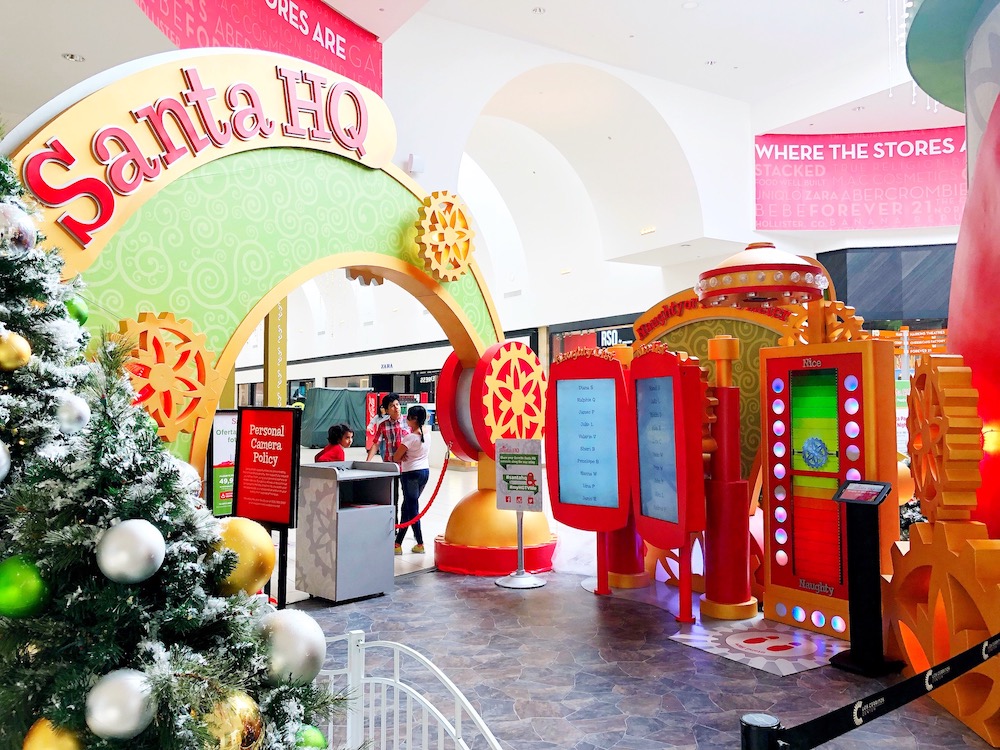 Visit Santa at Los Cerritos Center at Santa HQ, presented by HGTV. Kids can turn into elves, try the Naughty or Nice O'Meter and meet Santa! | LivingMiVidaLoca.com | #LivingMiVidaLoca #SantaHQ #LoveHGTV #LosCerritosMall