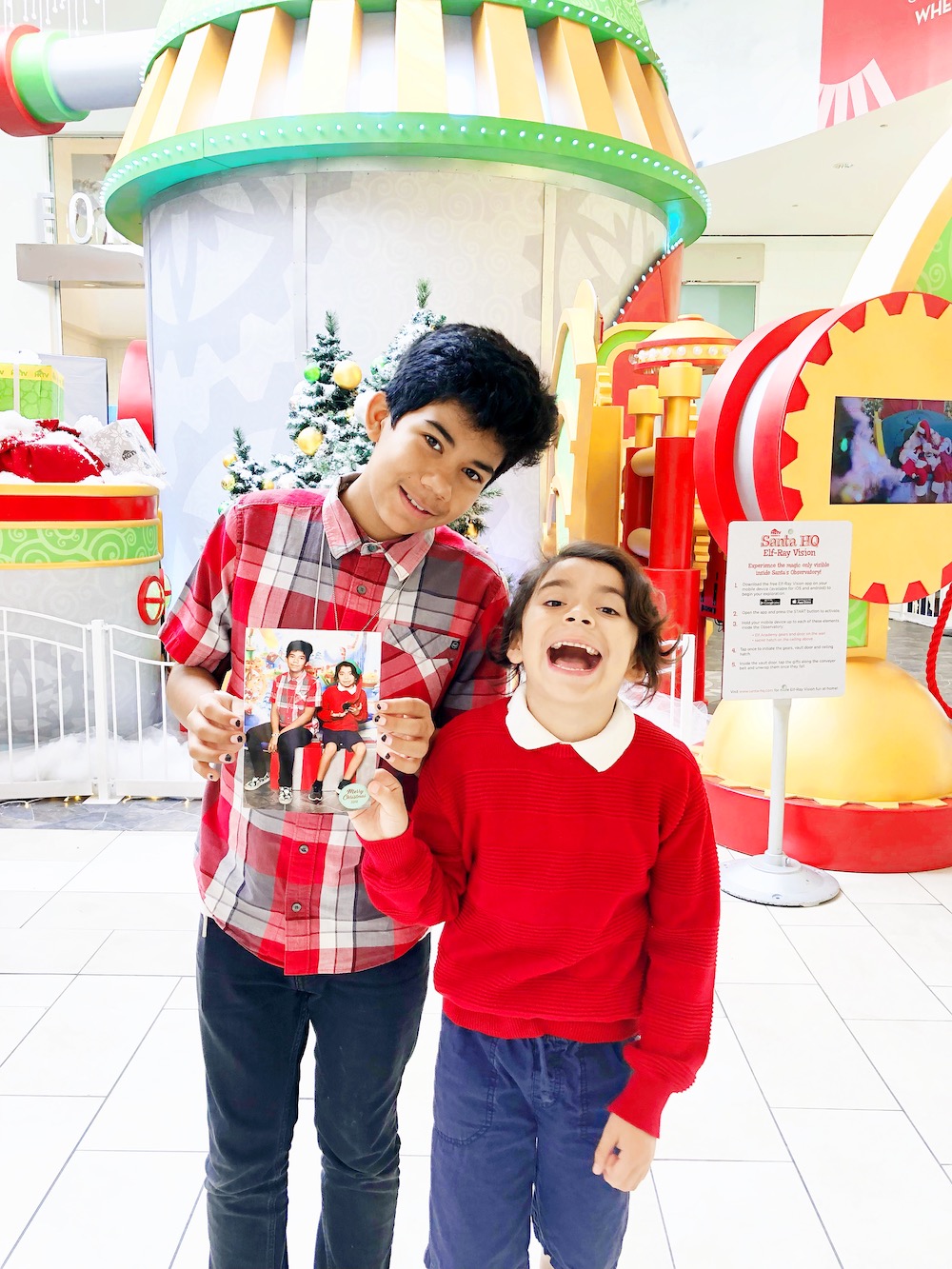 Visit Santa at Los Cerritos Center at Santa HQ, presented by HGTV. Kids can turn into elves, try the Naughty or Nice O'Meter and meet Santa! | LivingMiVidaLoca.com | #LivingMiVidaLoca #SantaHQ #LoveHGTV #LosCerritosMall