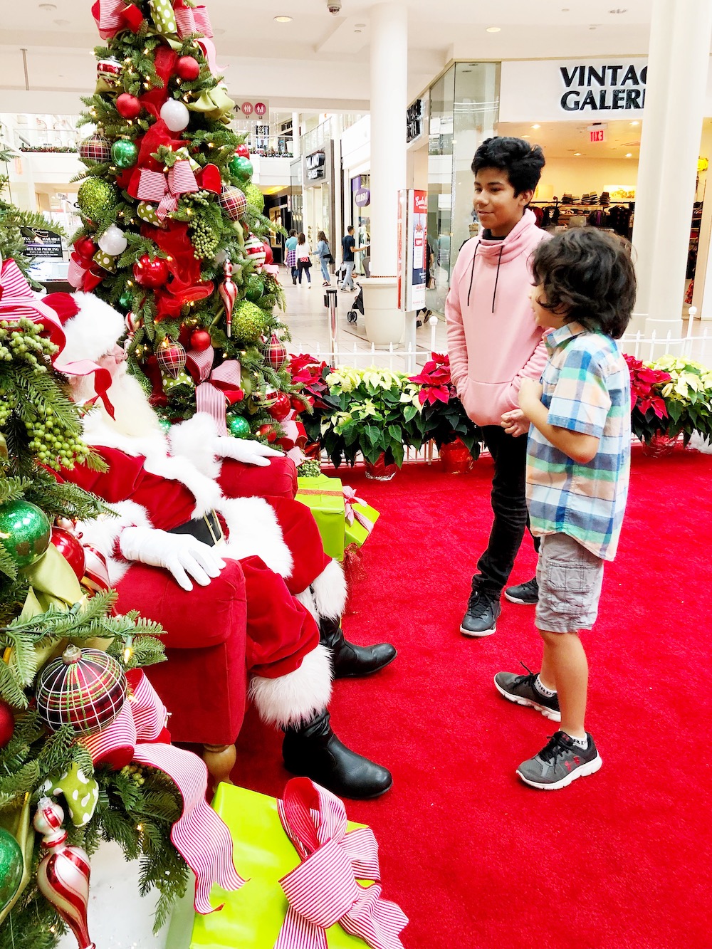 Holiday shopping and visiting Santa at MainPlace Mall in Santa Ana | LivingMiVidaLoca.com | #LivingMiVidaLoca #SantaAna #ShopMainPlace #ShopMainPlaceMall #MainPlace #KidBlogger