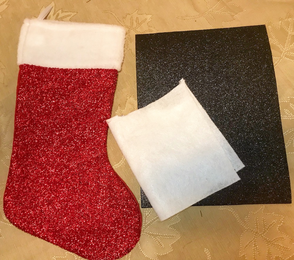 https://livingmividaloca.com/wp-content/uploads/2018/12/diy-mickey-mouse-stocking.jpg