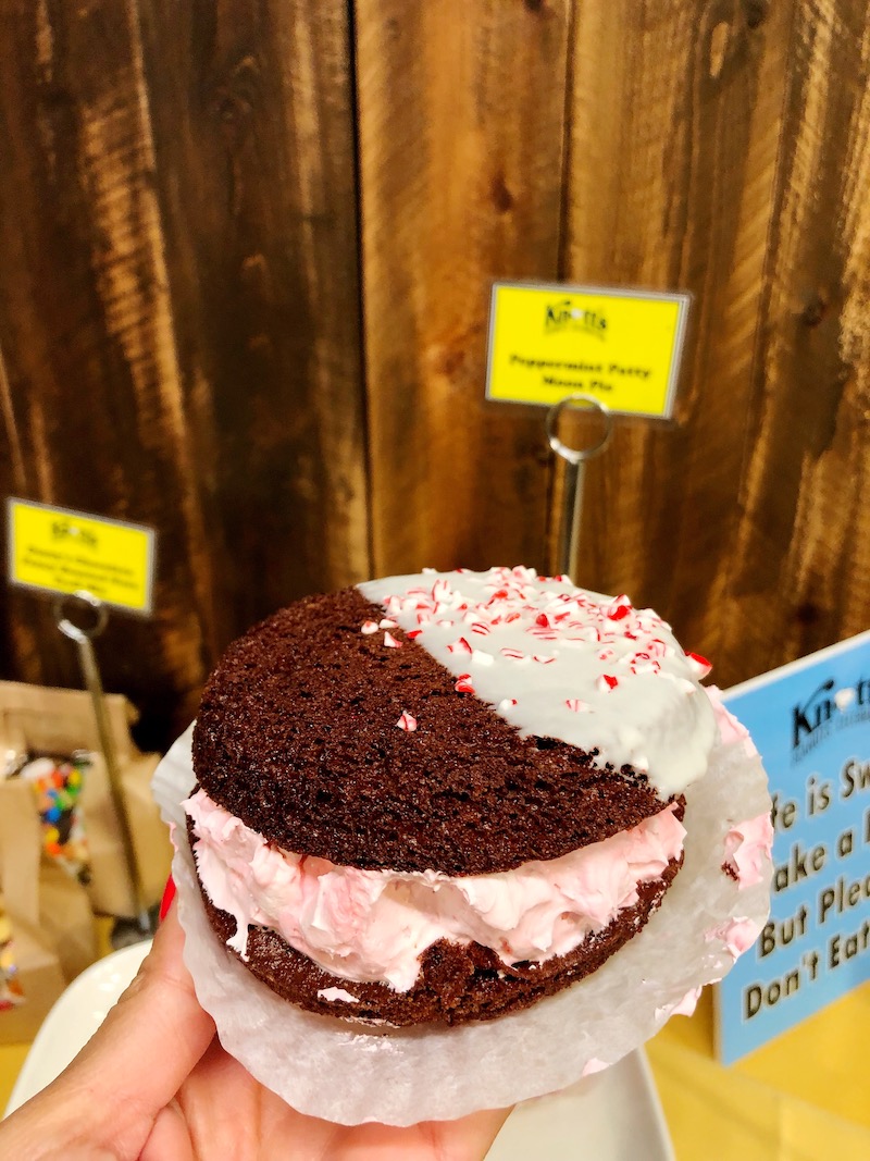 Knott's PEANUTS Celebration food guide. This is the complete 2019 Knott's PEANUTS Celebration food guide to use at Knott's Berry Farm. - LivingMiVidaLoca.com - #LivingMiVidaLoca #KnottsPEANUTSCelebration #KnottsBerryFarm