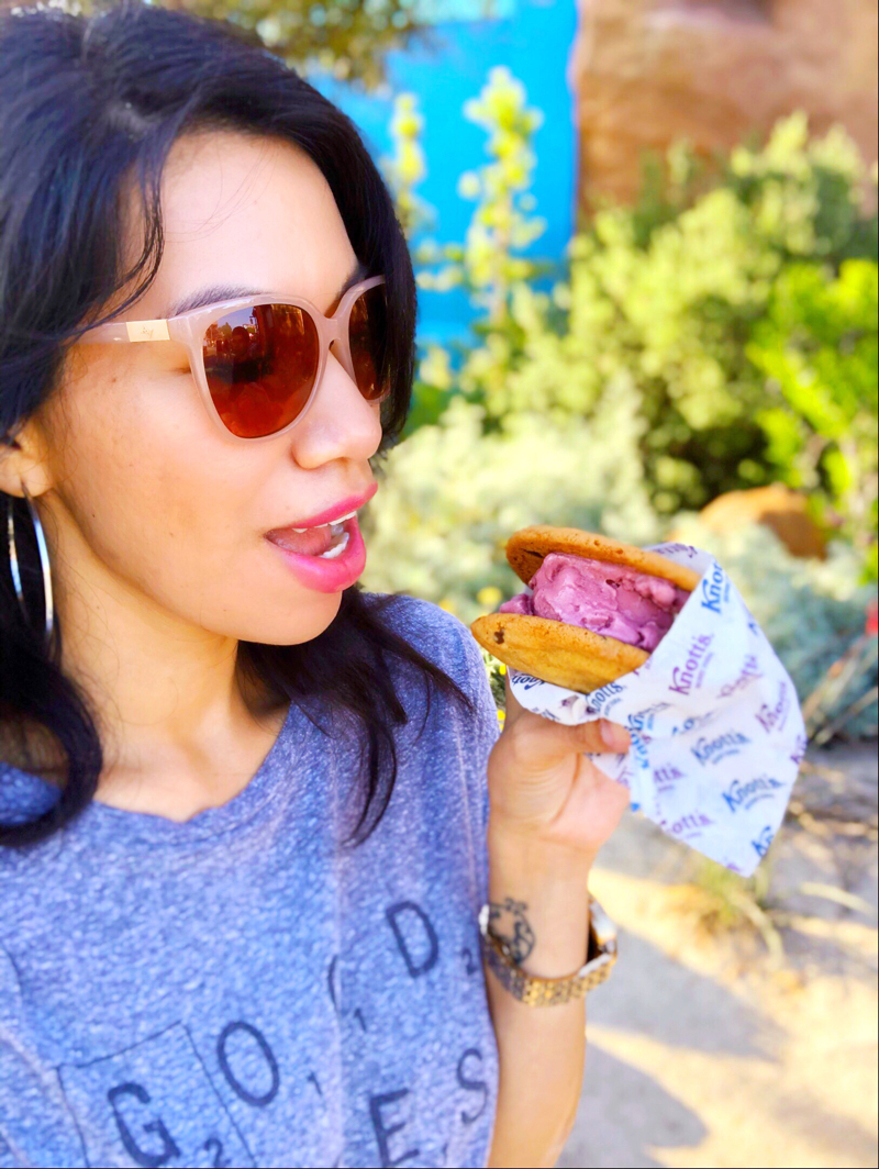 Customizable ice cream sandwiches at Knott’s Berry Farm - livingmividaloca.com