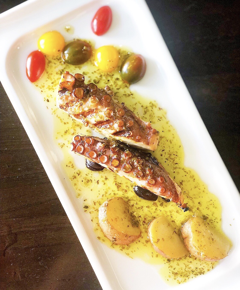 Dining at Citrus City Grill in Old Towne Orange is a great spot for american cuisine with a touch of mediterranean flavor. - livingmividaloca.com - #LivingMiVidaLoca #OldTowneOrange