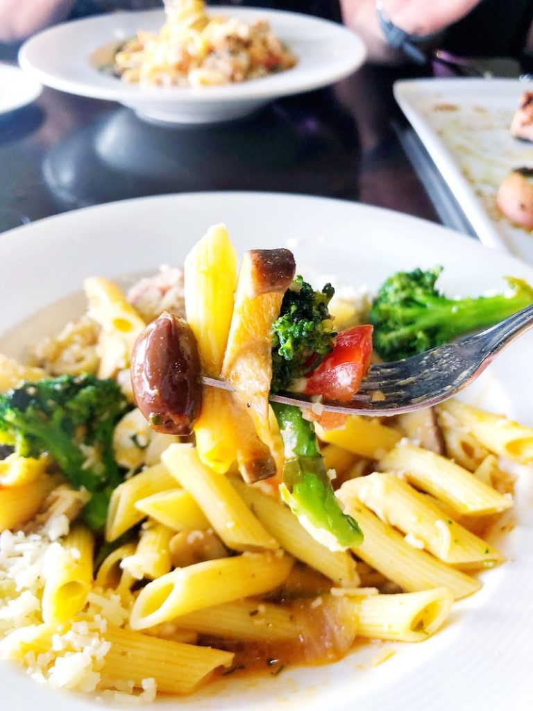 Dining at Citrus City Grill in Old Towne Orange is a great spot for american cuisine with a touch of mediterranean flavor. - livingmividaloca.com - #LivingMiVidaLoca #OldTowneOrange