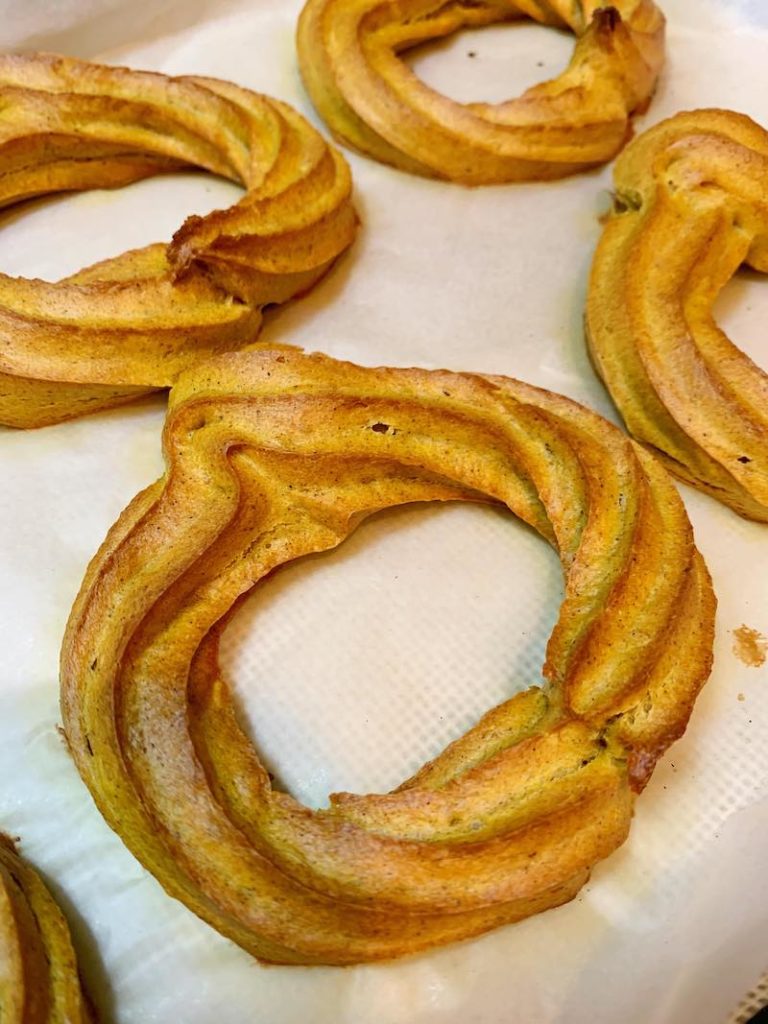 how to make Baked pumpkin spice churros - livingmividaloca.com - #LivingMiVidaLoca #PumpkinSpice #Churros