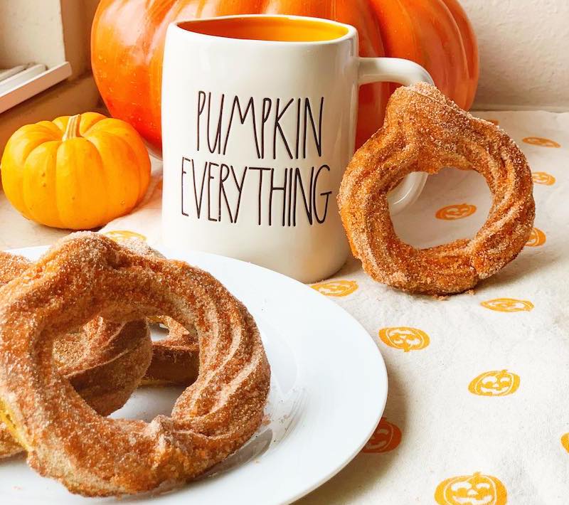 how to make Baked pumpkin spice churros - livingmividaloca.com - #LivingMiVidaLoca #PumpkinSpice #Churros