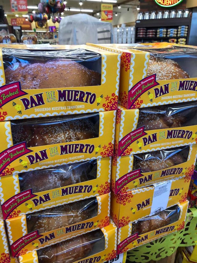 Day of the Dead bread at Northgate Market in Santa Ana - LivingMiVidaLoca.com - #LivingMiVidaLoca #DayoftheDead #DiadelosMuertos #Portos