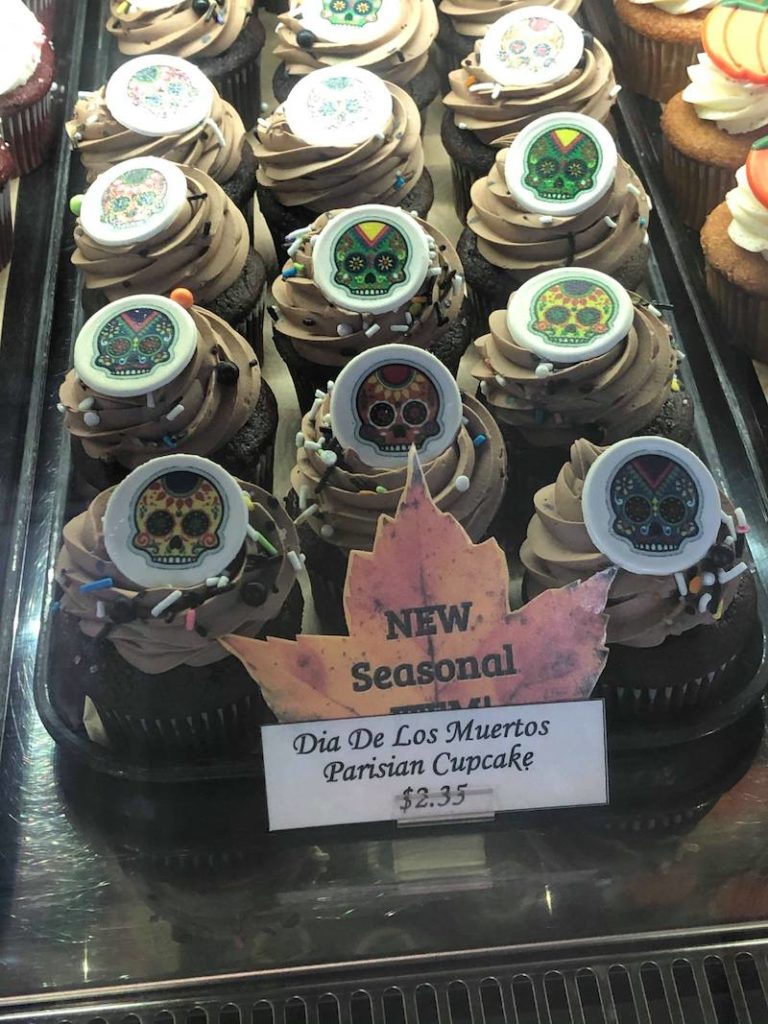 Day of the Dead cupcakes at Porto's - LivingMiVidaLoca.com - #LivingMiVidaLoca #DayoftheDead #DiadelosMuertos #Portos