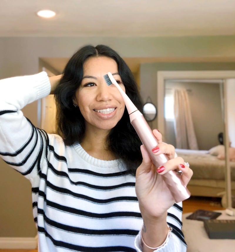 Trying out the BURST Sonic Toothbrush in rose gold | LivingMiVidaLoca.com