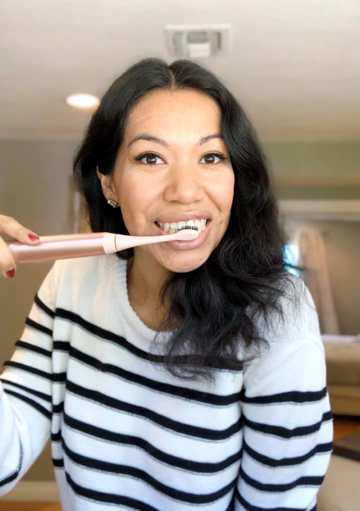 Using the BURST Sonic Toothbrush in rose gold | LivingMiVidaLoca.com