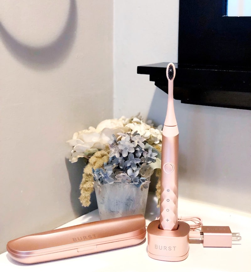 The BURST Sonic Toothbrush in rose gold charges in just a few hours | LivingMiVidaLoca.com