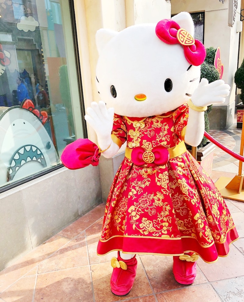 Lunar New Year Hello Kitty at Universal Studios Hollywood - livingmimvidaloca.com