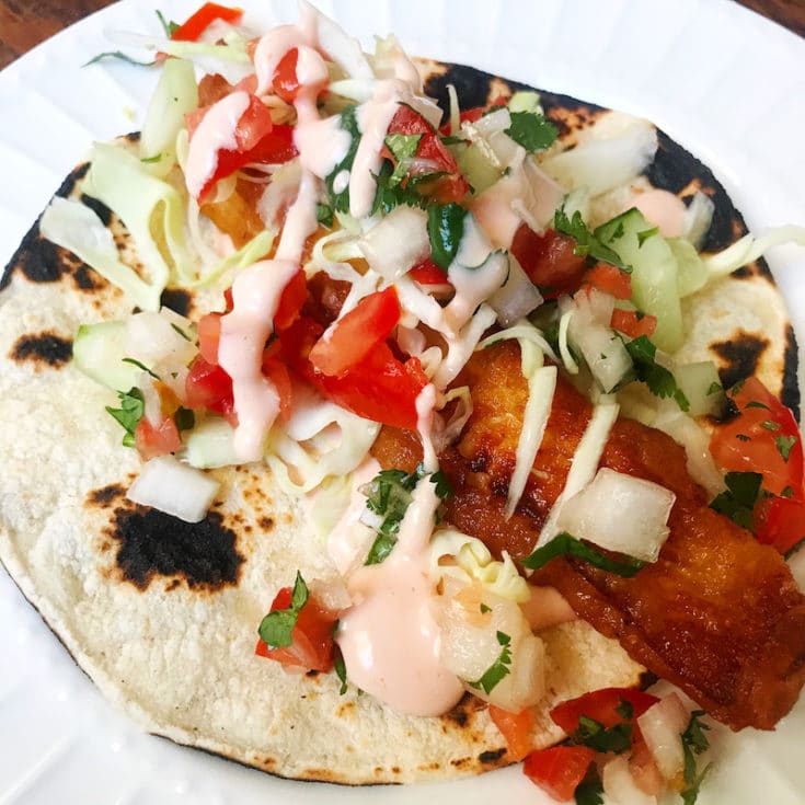 easy beer battered fish tacos recipe - livingmividaloca.com