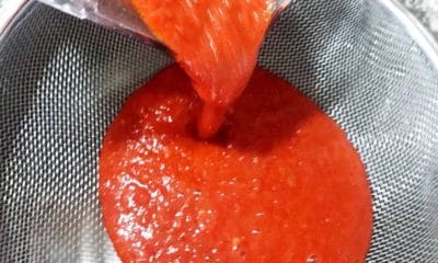 easy homemade red enchilada sauce to use in enchiladas, pozole, menudo and chilaquiles. - livingmividaloca.com