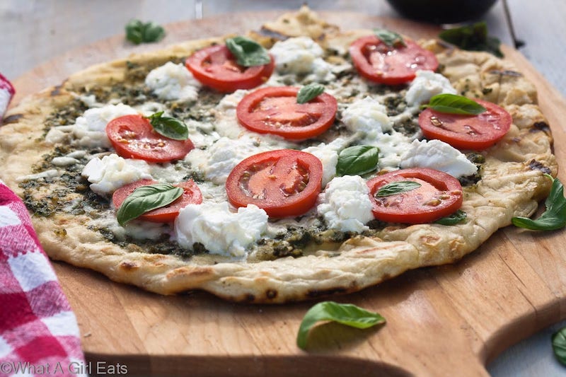 two cheese pesto tomato grilled pizza - livingividaloca.com