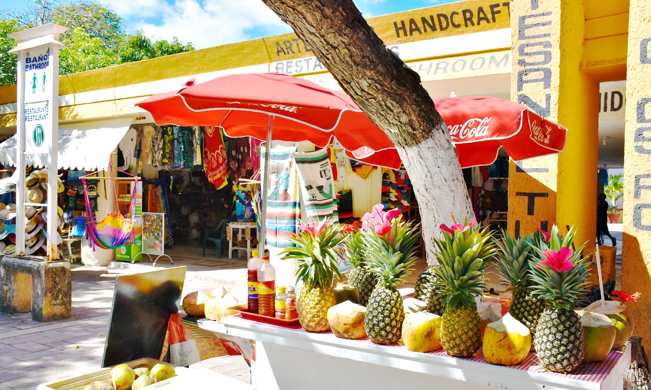 Fresh fruit in Tulum Mexico - livingmividaloca.com