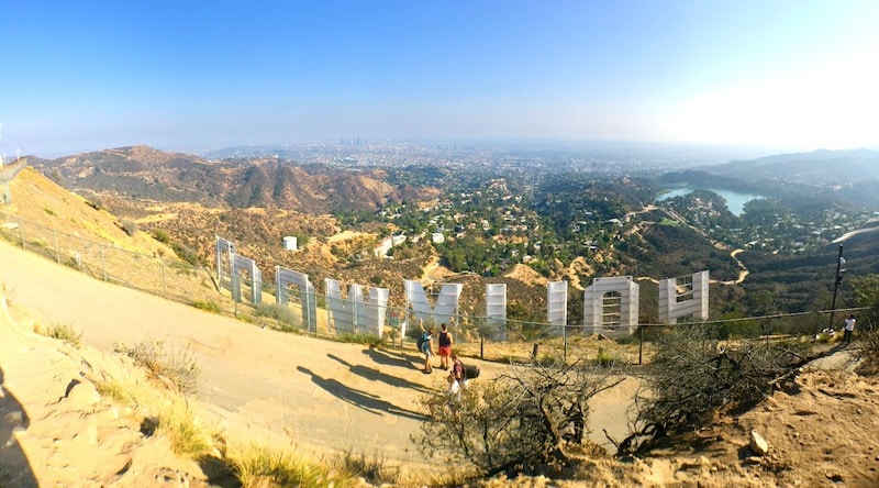 Los Angeles Travel Guide: Things To Know Before Visiting Los Angeles. Hollywood sign - livingmividaloca.com