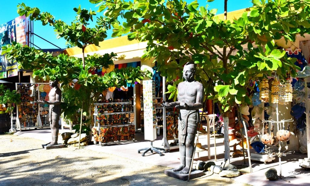 Visiting Tulum Mexico marketplace - livingmividaloca.com