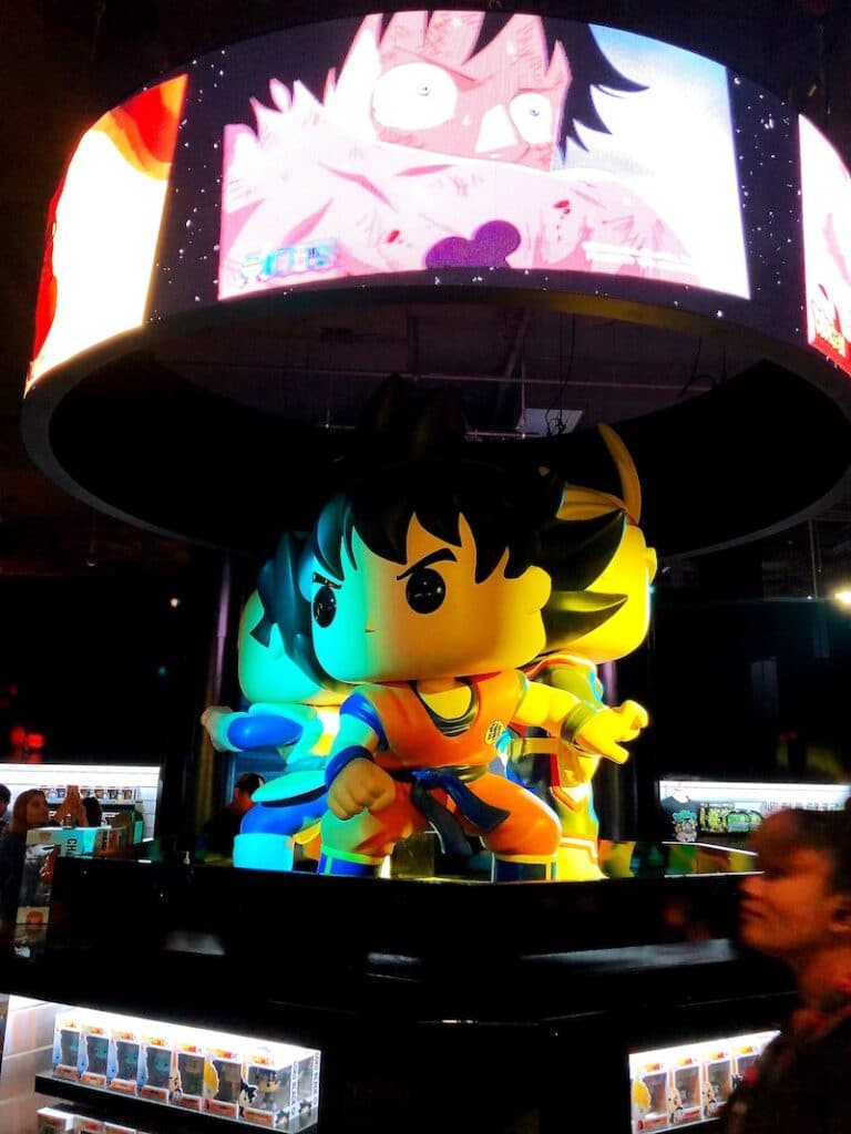 Dragonball Z characters at Funko Hollywood store - livingmividaloca.com