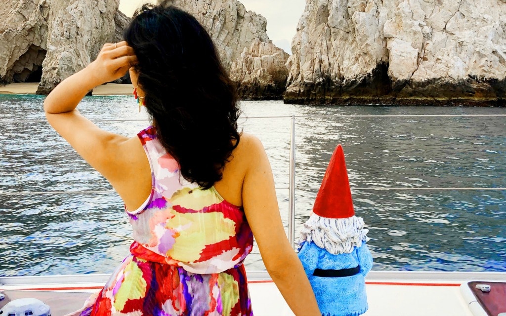 Taking in the view with the Roaming Gnome in Los Cabos - livingmividaloca.com