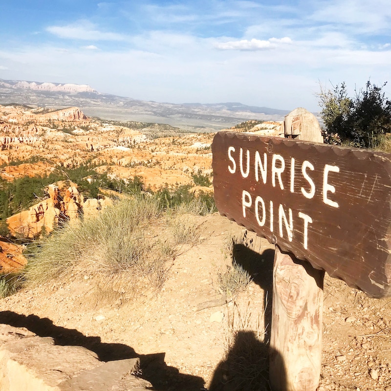 Visiting Sunrise Point at Bryce Canyon on a Zion road trip. - livingmividaloca.com