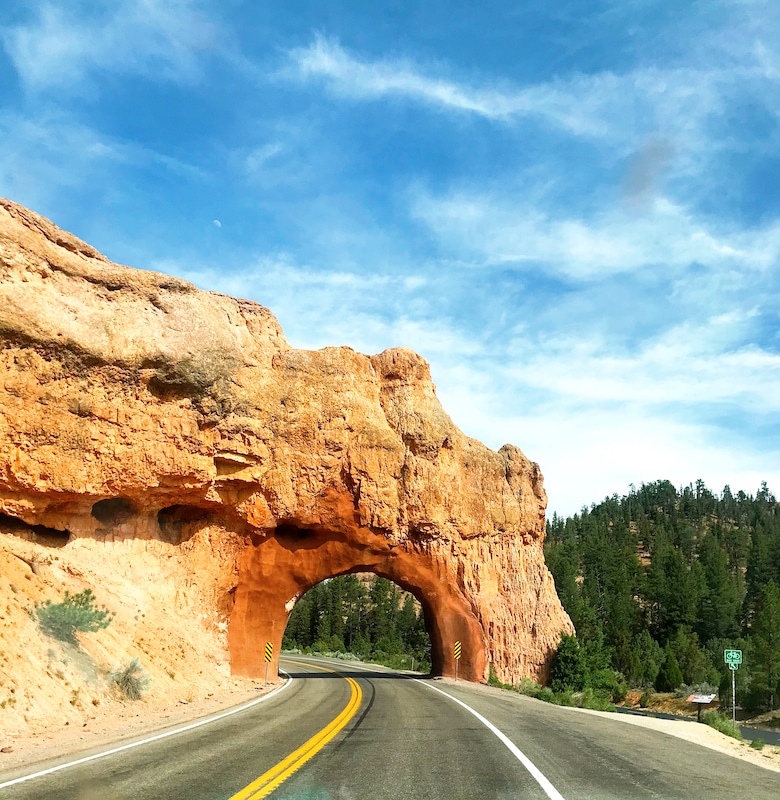 Visiting Bryce Canyon Amphitheater on a Zion road trip. - livingmividaloca.com