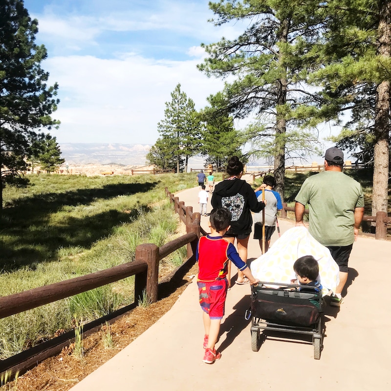 Visiting Bryce Canyon Amphitheater on a Zion road trip. - livingmividaloca.com