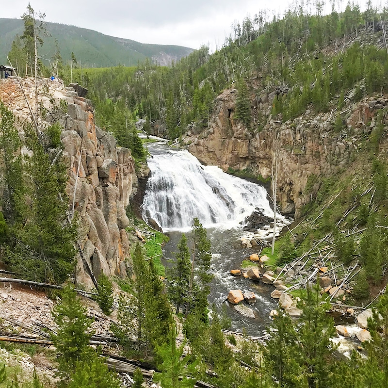 Road trip to Yellowstone with kids and car camping along the way - livingmividaloca.com