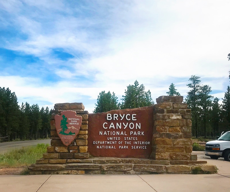 Visiting Bryce Canyon Amphitheater on a Zion road trip. - livingmividaloca.com