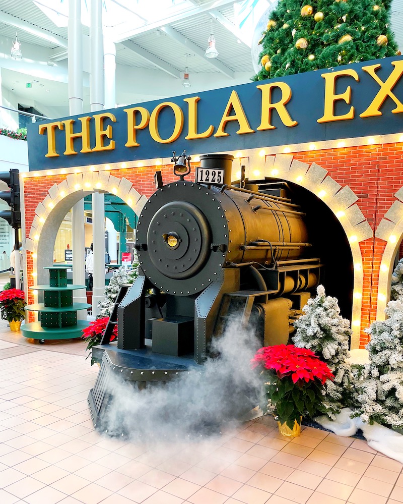 The Polar Express at MainPlace Mall in Santa Ana | LivingMiVidaLoca.com