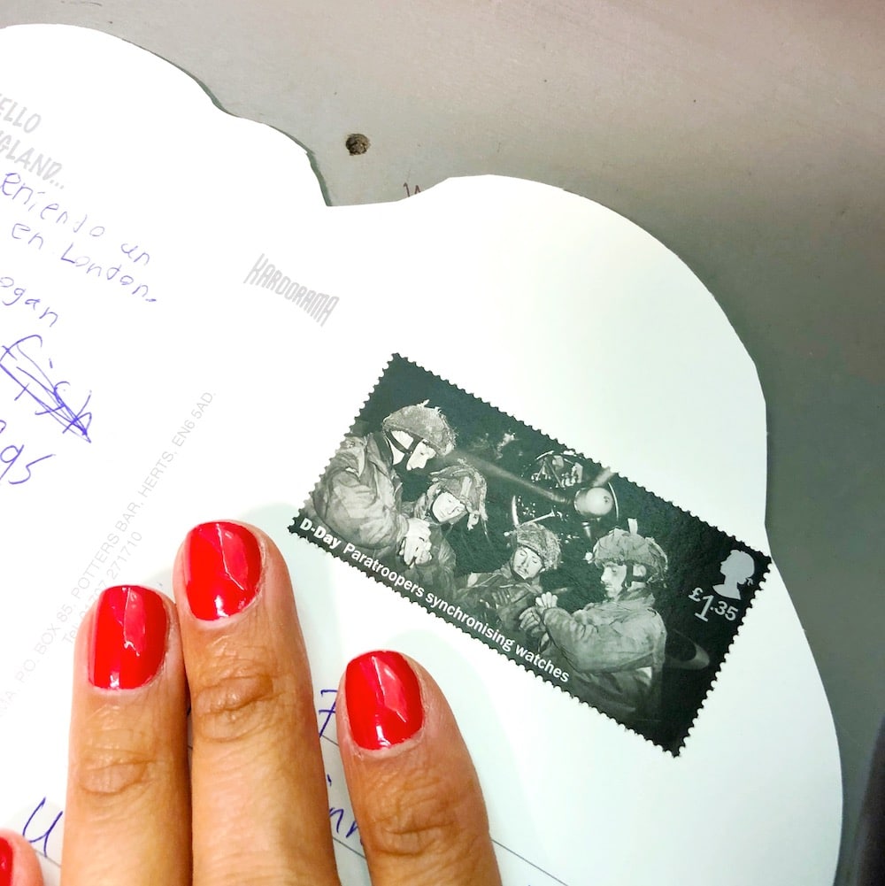 Mailing a postcard - livingmividaloca.com