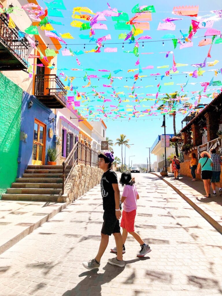 walking around Cabo San Lucas with kids - livingmividaloca.com