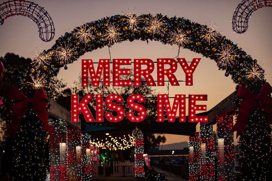 Merry Kiss Me sign in Dana Point