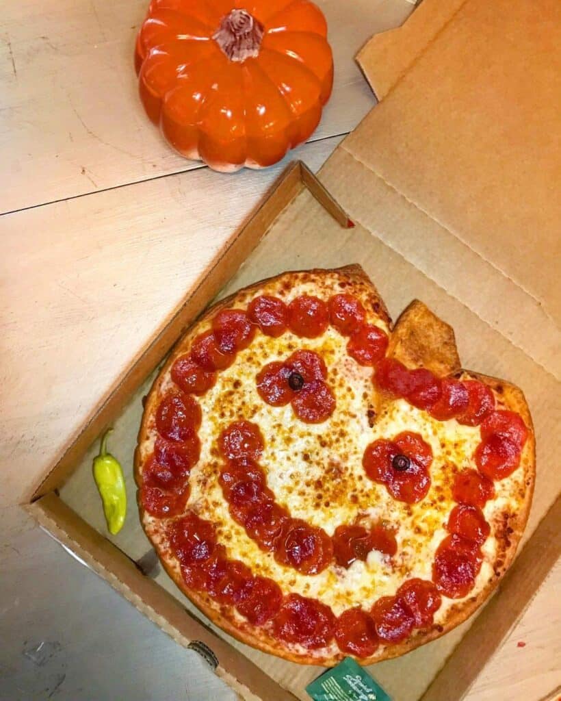pumpkin shape pizza Orange County - livingmividaloca.com