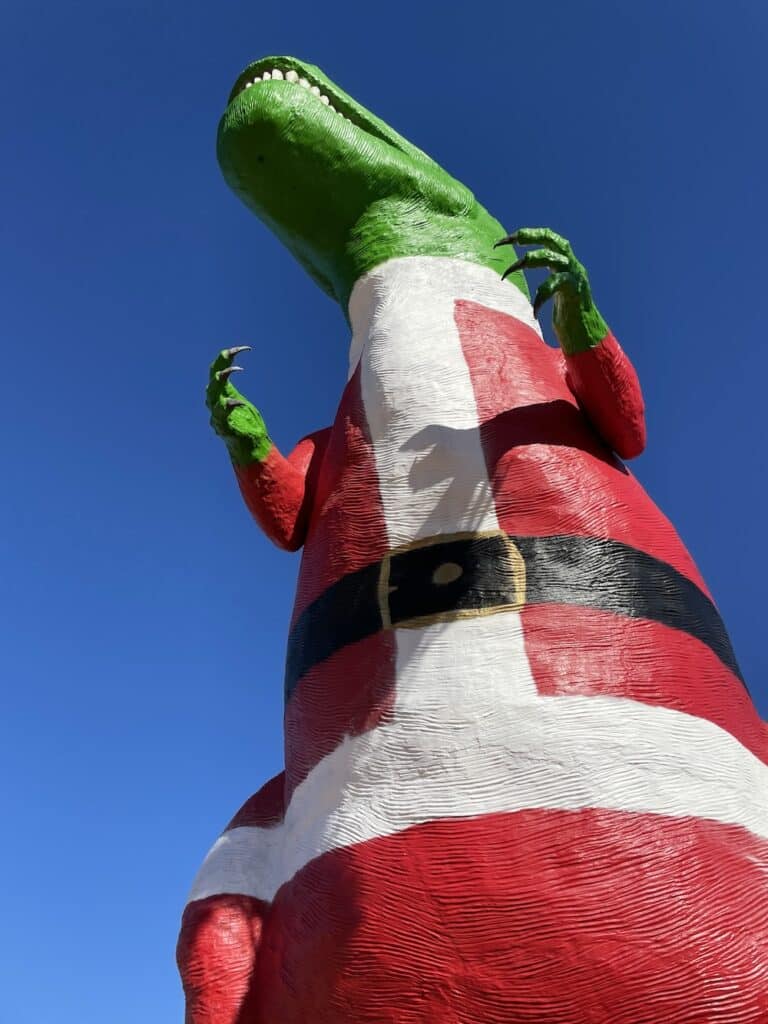 Cabazon Dinosaurs Christmas - Livingmividaloca.com